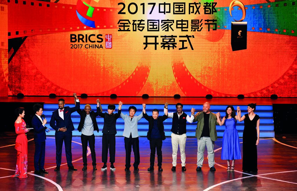 Apresentação da equipe de produção de "Where Has the Time Gone?" na cerimônia de abertura do Festival de Cinema do Brics 2017
