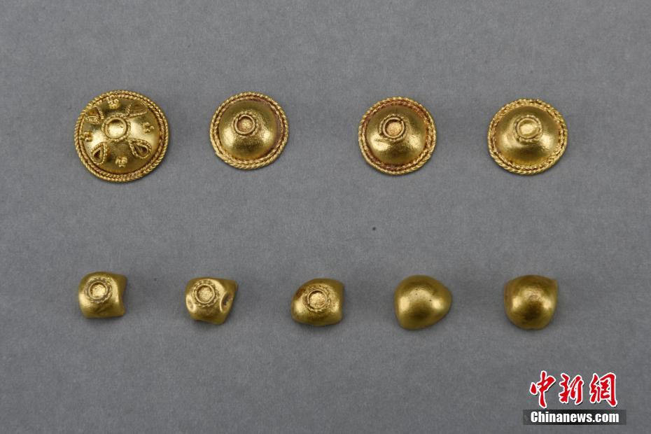 Joias de ouro são encontradas no túmulo do Reino Qin, em Shaanxi