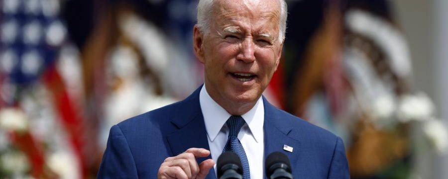 O presidente norte-americano Joe Biden discursa durante uma cerimônia em Washington, D.C., Estados Unidos, 26 de julho de 2021. (Ting Shen/Xinhua)