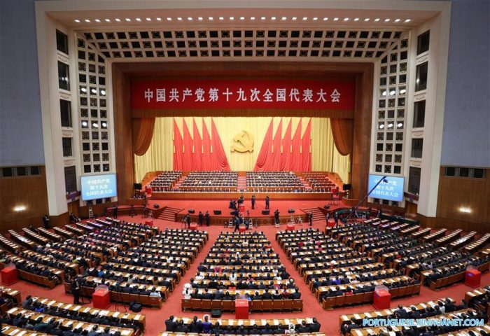 A sessão de encerramento do 19º Congresso Nacional do Partido Comunista da China (PCC) é realizada no Grande Palácio do Povo em Beijing, capital da China, em 24 de outubro de 2017. (Xinhua/Xie Huanchi)