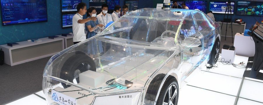 Tecnologia de aplicação da rede determinística na condução autônoma foi mostrada na 5ª Conferência de Desenvolvimento de Redes do Futuro, realizada em Nanjing, capital da Província de Jiangsu, leste da China, em 17 de junho de 2021. (Xinhua/Ji Chunpeng)