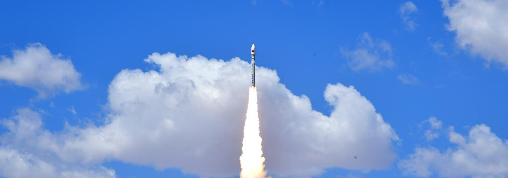 A Lijian-1 carrier rocket carrying six new satellites blasts off from the Jiuquan Satellite Launch Center in northwest China, July 27, 2022. The satellites, including a new space technology test satellite and a test satellite for probing atmospheric density, were launched by the Lijian-1 carrier rocket at 12:12 p.m. Beijing Time and entered the orbit successfully. (Photo by Wang Jiangbo/Xinhua)