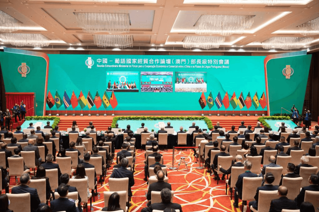 Comércio China–países lusófonos soma US$ 205,2 bilhões até novembro de 2025