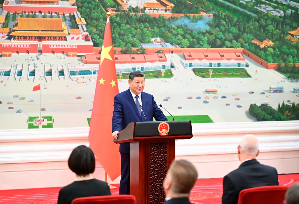 Xi Jinping recebe credenciais de novos embaixadores e defende cooperação global
