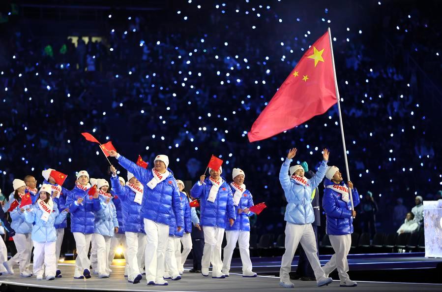 Delegação da China desfila no Estádio Olímpico San Siro durante a cerimônia de abertura dos Jogos Olímpicos de Inverno Milão-Cortina 2026, em Milão, Itália, em 6 de fevereiro de 2026. (Xinhua/Li Ming)