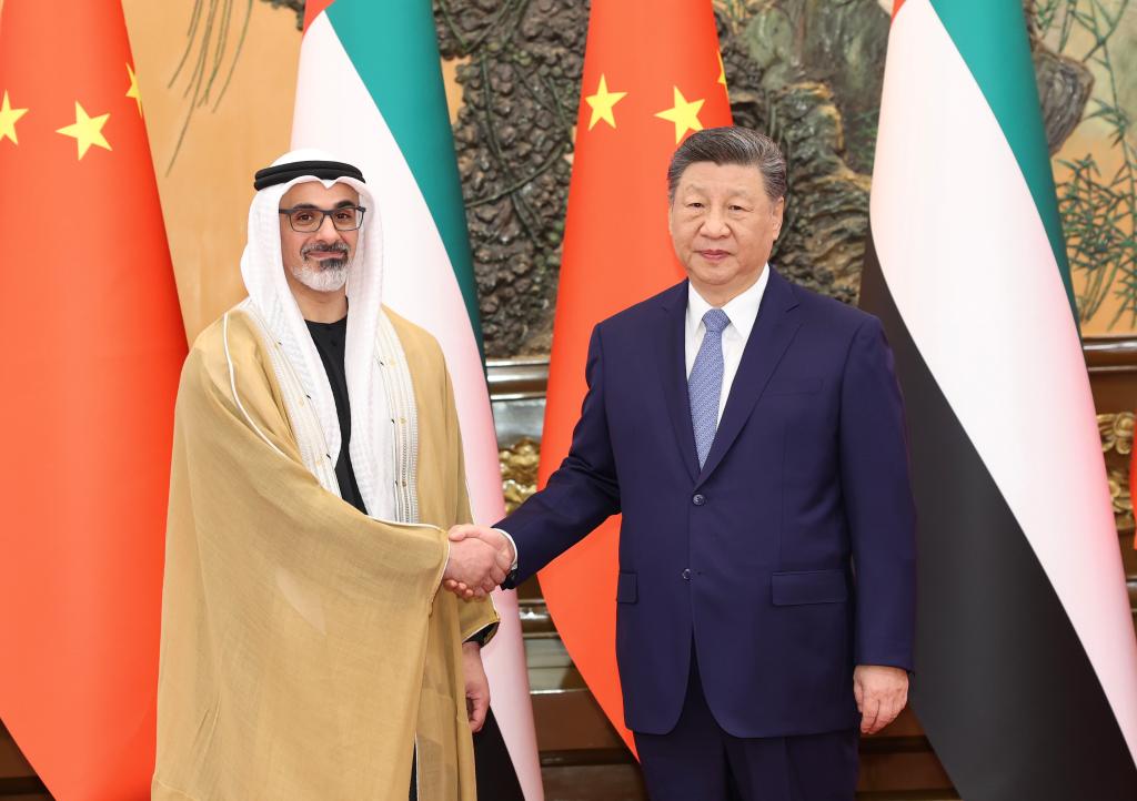 China e Emirados Árabes Unidos reforçam parceria estratégica em encontro em Beijing