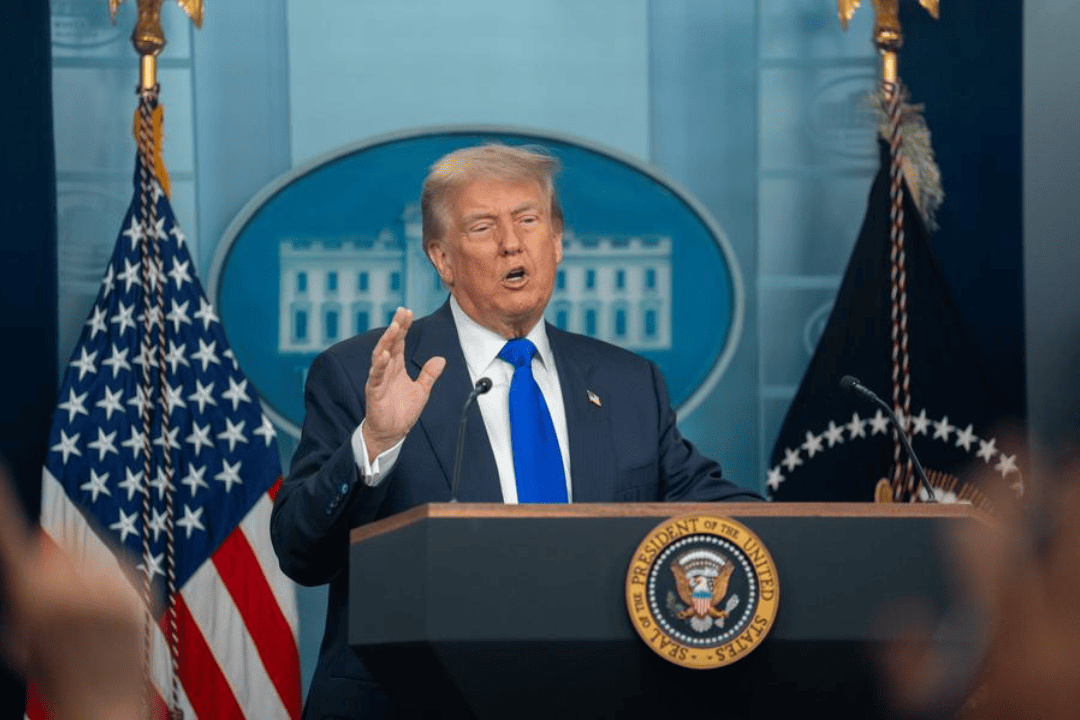 Donald Trump chega a Beijing para visita oficial à China
