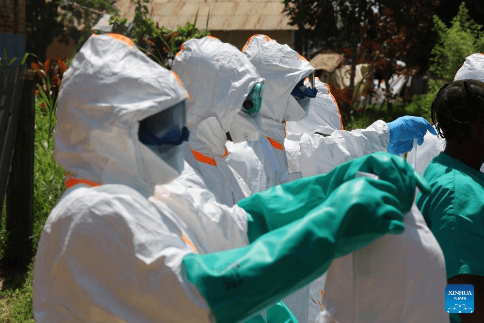 Equipe médica chinesa discute cooperação com Cruz Vermelha no combate ao Ebola no Congo