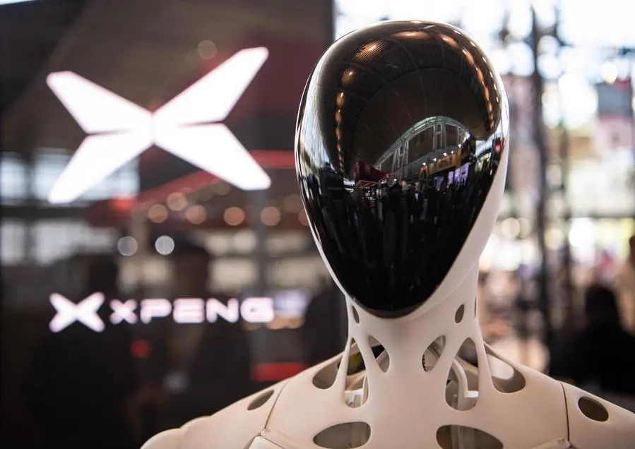 XPeng inicia produção em série de robôs humanoides na China A humanoid robot from Xpeng is pictured at the Hannover Messe 2026 in Hannover, Germany, April 21, 2026. (Xinhua/Zhang Haofu)