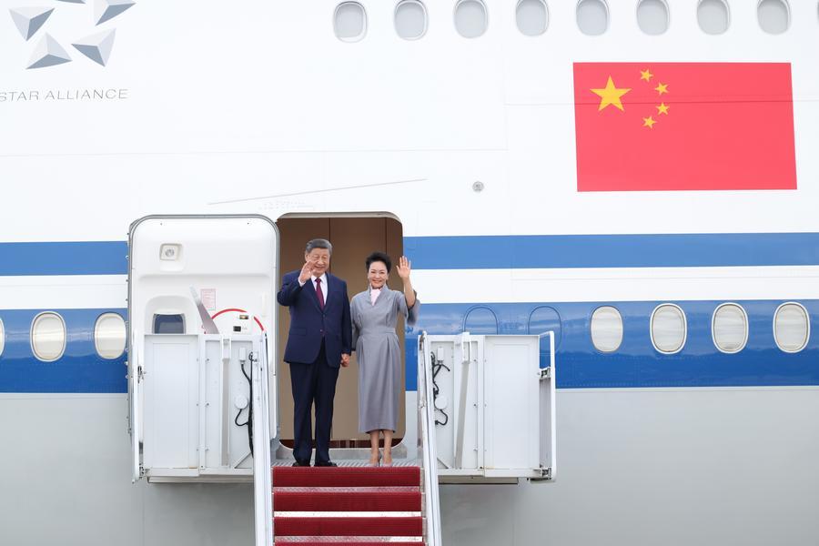 Xi chega aos EUA e defende relação de parceiros, não rivais