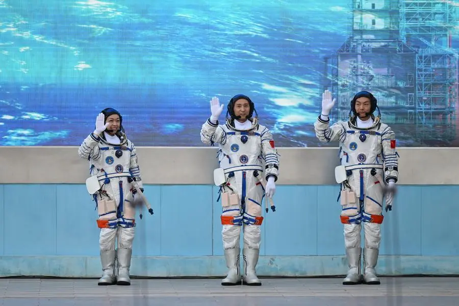 Cerimônia de despedida para os três astronautas chineses da missão espacial tripulada Shenzhou-23 no Centro de Lançamento de Satélites de Jiuquan, no noroeste da China, em 24 de maio de 2026. (Xinhua/Lian Zhen)