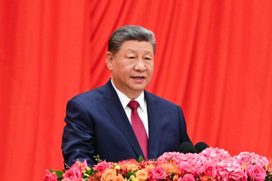 O presidente chinês Xi Jinping, também secretário-geral do Comitê Central do Partido Comunista da China e presidente da Comissão Militar Central, profere um discurso importante em uma recepção para celebrar o 77º aniversário da fundação da República Popular da China, no Grande Palácio do Povo em Pequim, capital da China, em 30 de setembro de 2026. (Xinhua/Xie Huanchi) O presidente chinês Xi Jinping, também secretário-geral do Comitê Central do Partido Comunista da China e presidente da Comissão Militar Central, profere um discurso importante em uma recepção para celebrar o 77º aniversário da fundação da República Popular da China, no Grande Palácio do Povo em Pequim, capital da China, em 30 de setembro de 2026. (Xinhua/Xie Huanchi)
