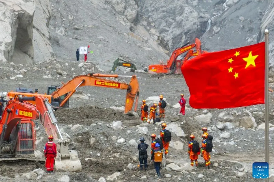 China alocou 2.500 socorristas após desastre na fronteira com Nepal