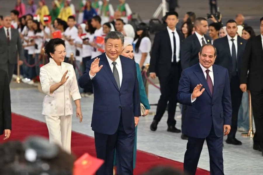 Xi Jinping chega ao Egito e celebra 70 anos de relações com artigo