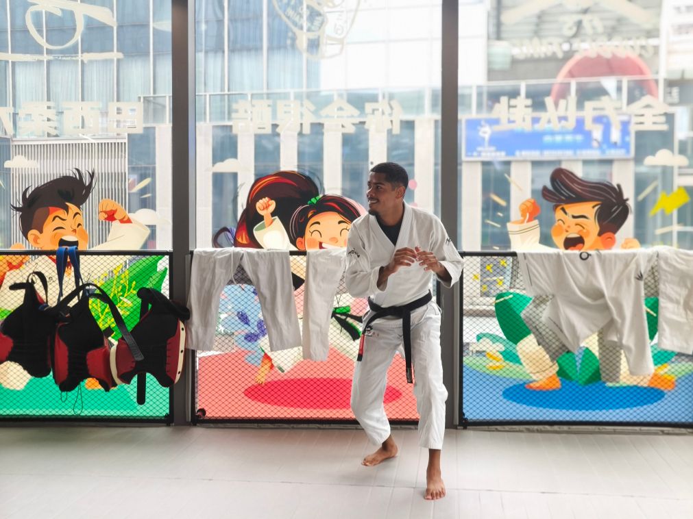 Jiu-jitsu leva jovens de São Gonçalo a dar aulas em Shanghai