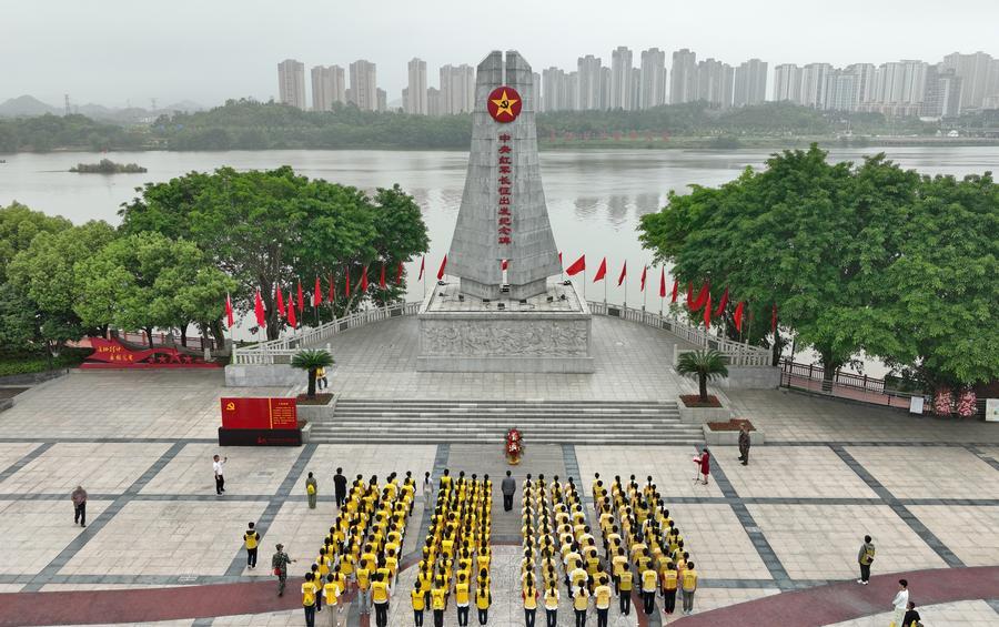 China marca 90 anos da vitória da Longa Marcha com discurso de Xi