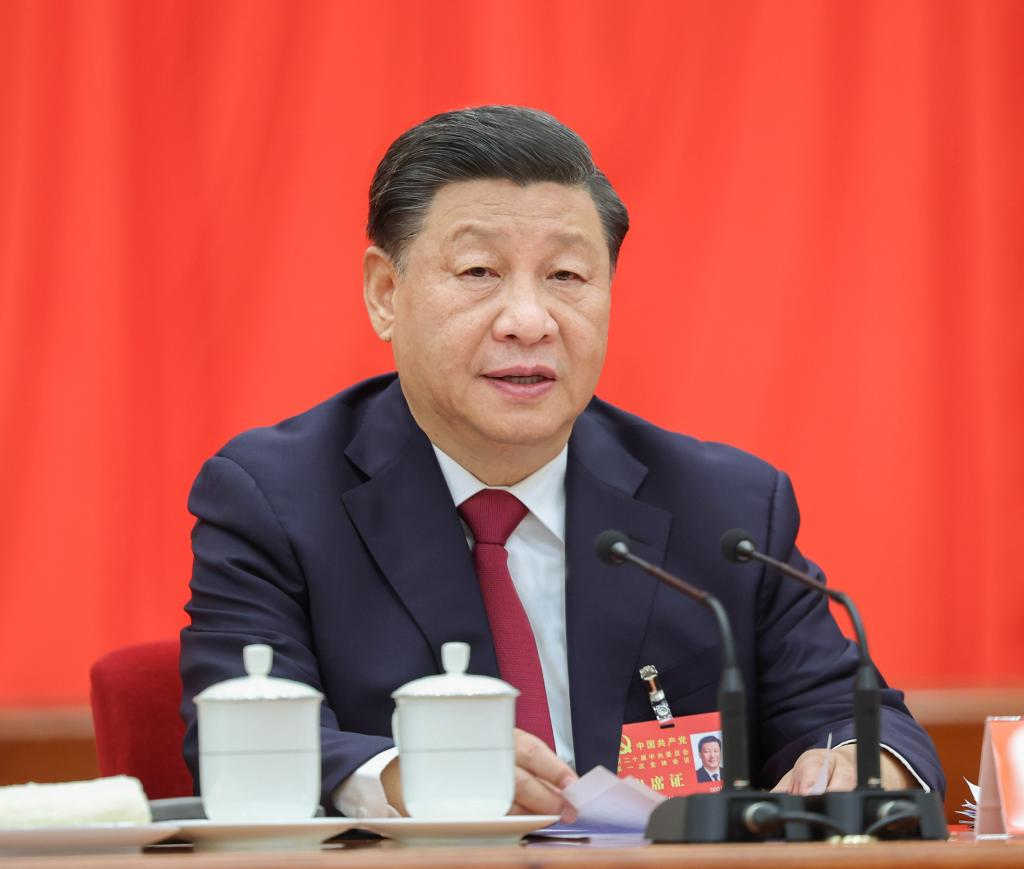 Xi Jinping preside a primeira sessão plenária do 20º Comitê Central do Partido Comunista da China (PCCh) no Grande Palácio do Povo, em Pequim, capital da China, em 23 de outubro de 2022. (Xinhua/Ju Peng)